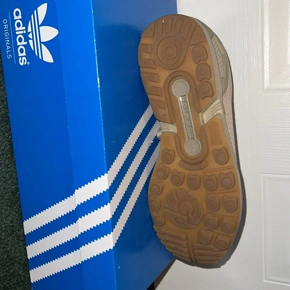 Adidas shoes / color- hemp - Picture 4 of 6